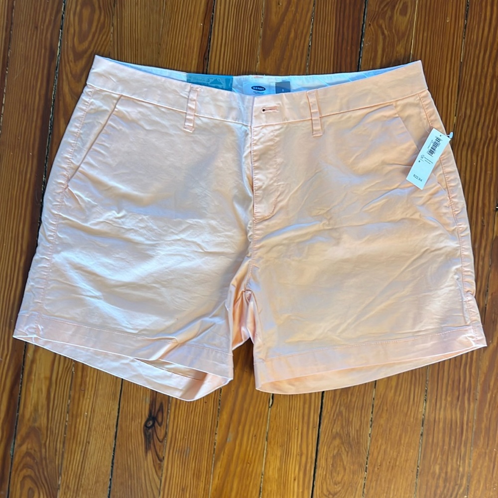 Old Navy Peach Shorts
Size 8
NWT